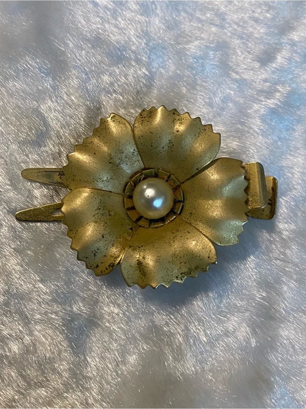 🍀VTG Gold Floral Pearl Center Hair Clip